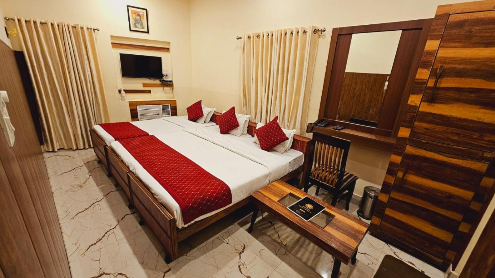 Bhagyashree Guest House 2 Km To Vishwanath Temple, Ganga Ghat Parking Available Váránasí Exteriér fotografie